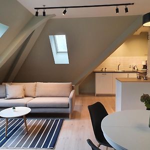 Kong Oscars Apartments